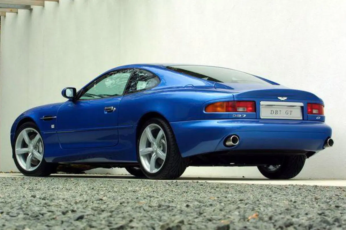 Aston Martin DB7 Coupé (1995-04) (2)