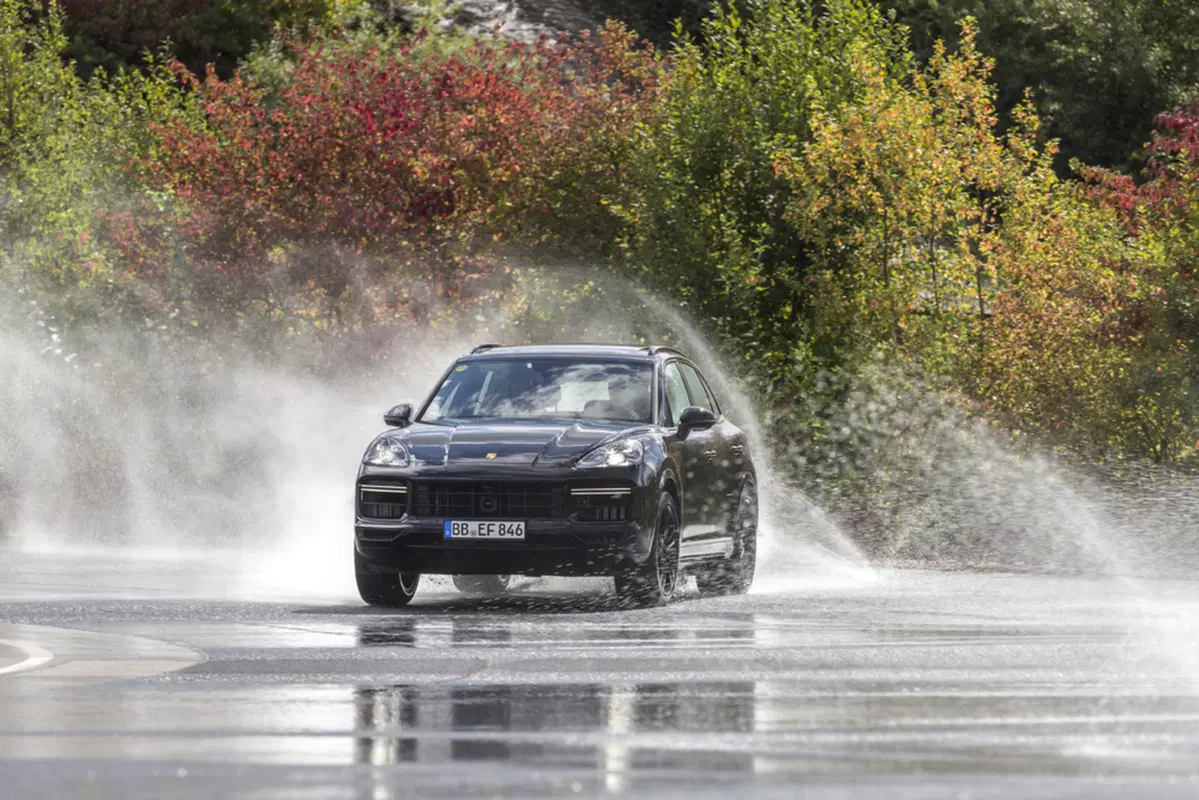 Porsche Cayenne, 3^ generazione: tecnologia nuova sotto il vestito, Parte 3 - Powertrain (9)