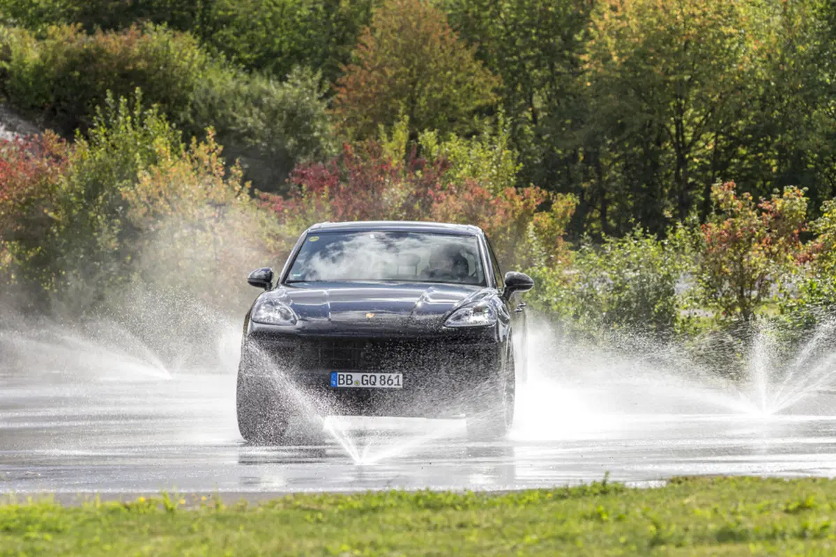 Porsche Cayenne, 3^ generazione: tecnologia nuova sotto il vestito, Parte 3 - Powertrain (10)