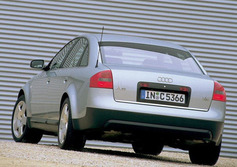 Audi A6 (1997-04) (2)