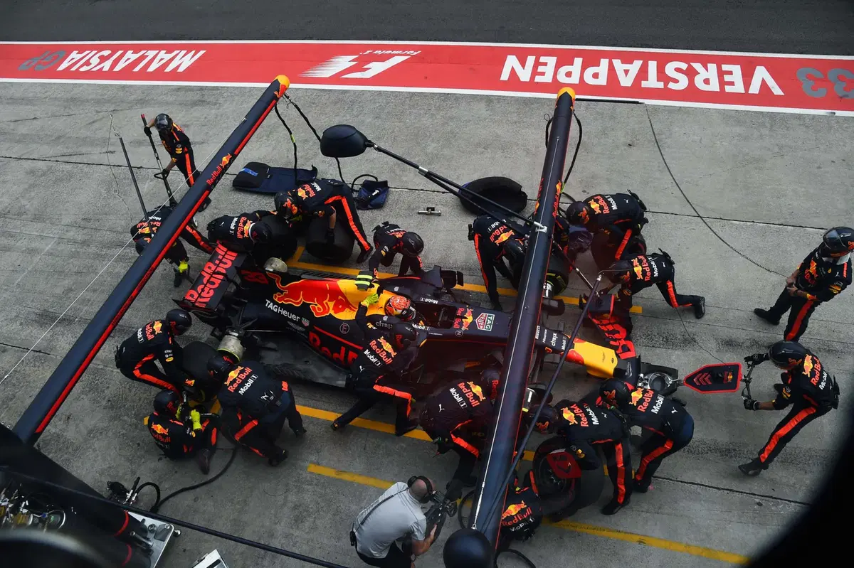 F1, GP Malesia 2017: vince Verstappen. Quarto Vettel (11)
