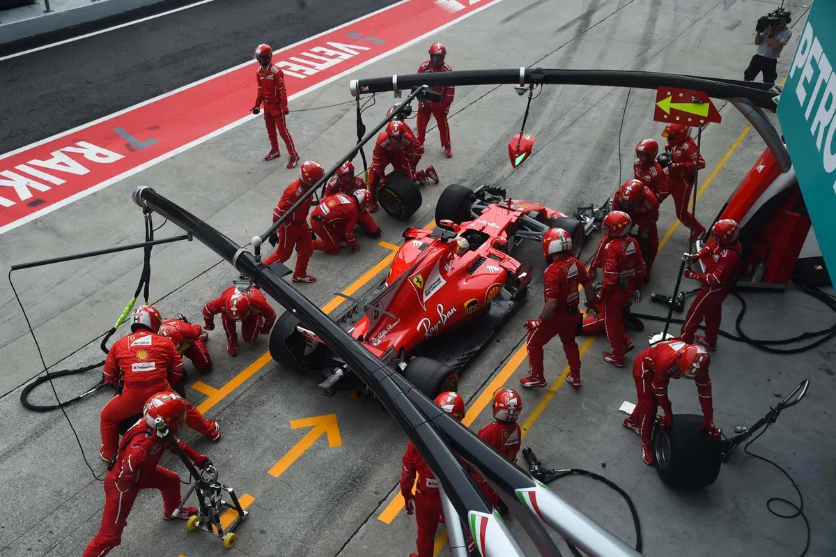 F1, GP Malesia 2017: vince Verstappen. Quarto Vettel (17)
