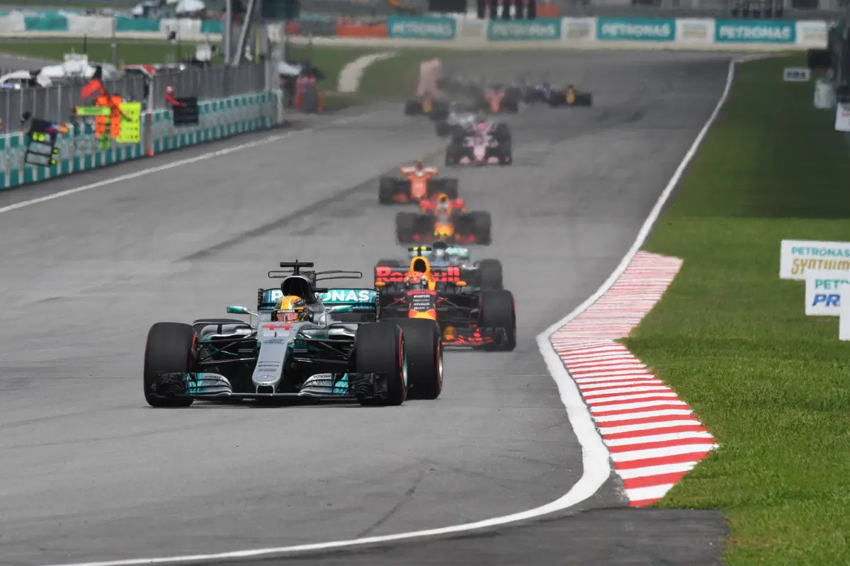 F1, GP Malesia 2017: vince Verstappen. Quarto Vettel (31)