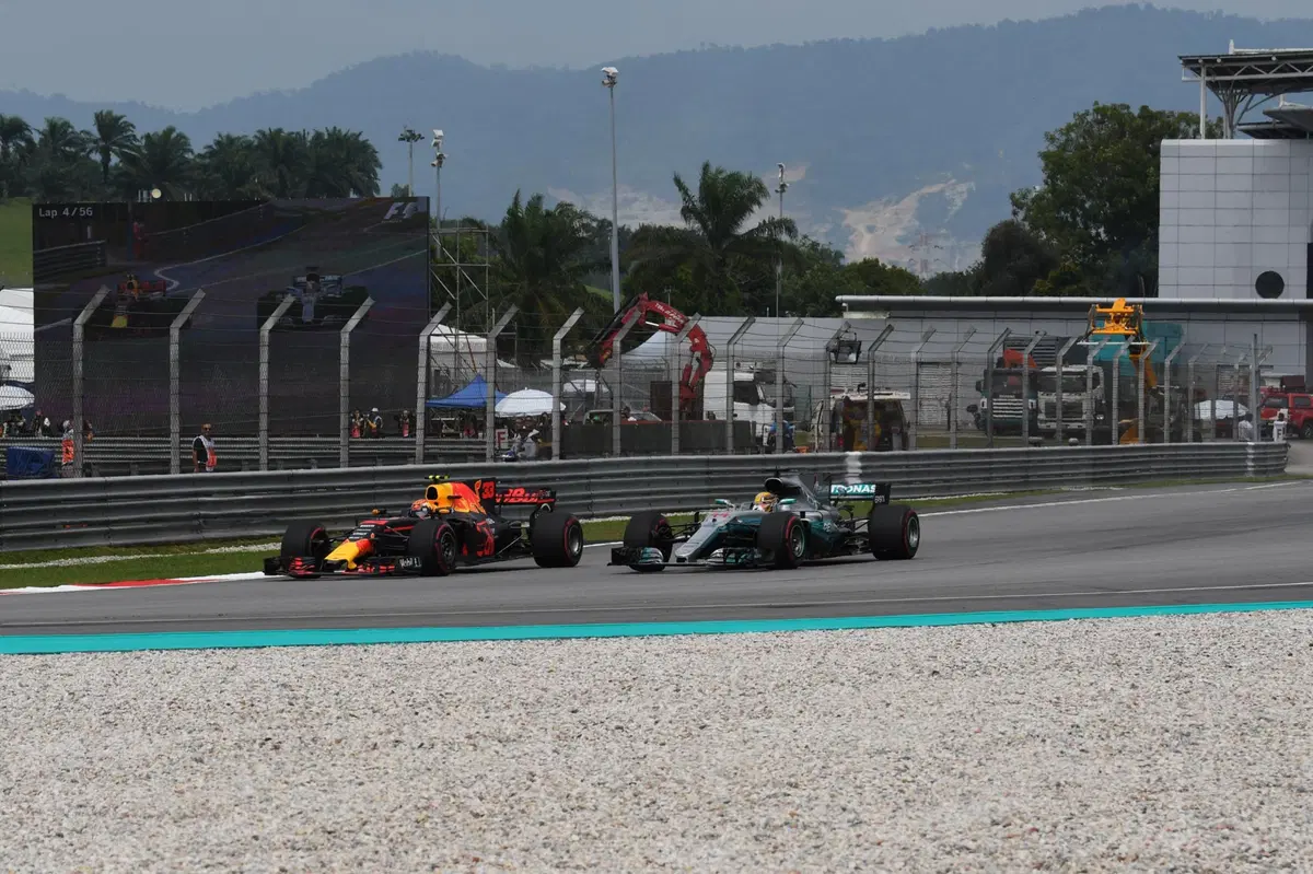 F1, GP Malesia 2017: vince Verstappen. Quarto Vettel (34)