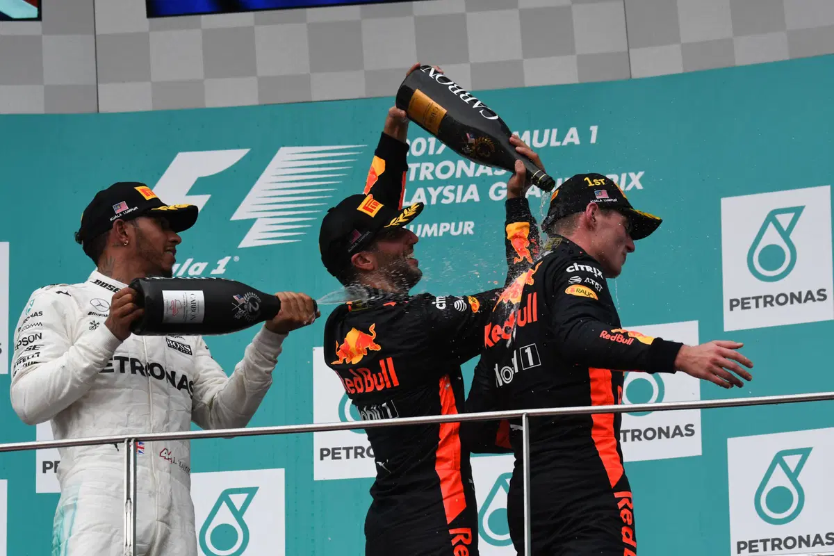 F1, GP Malesia 2017: vince Verstappen. Quarto Vettel (57)