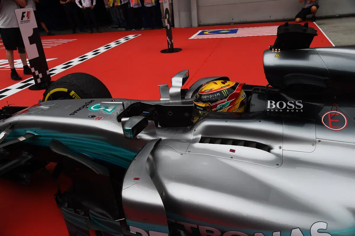 F1, GP Malesia 2017: vince Verstappen. Quarto Vettel (19)