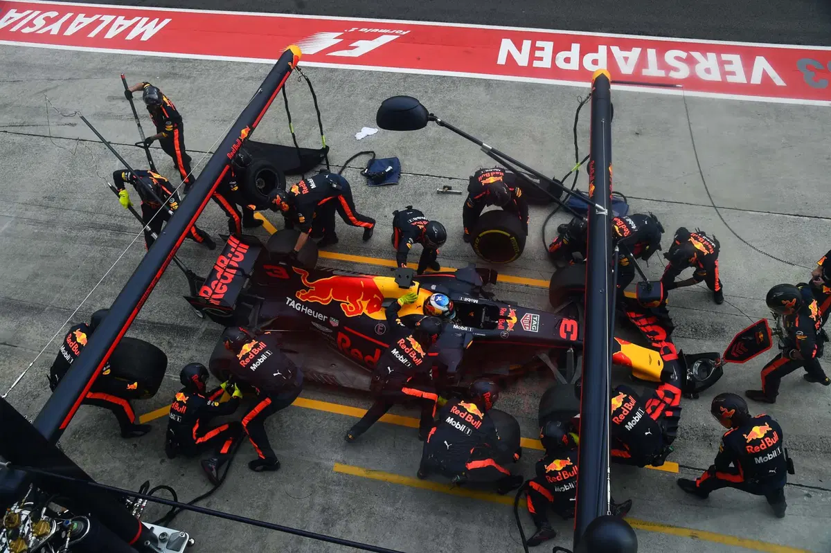 F1, GP Malesia 2017: vince Verstappen. Quarto Vettel (24)