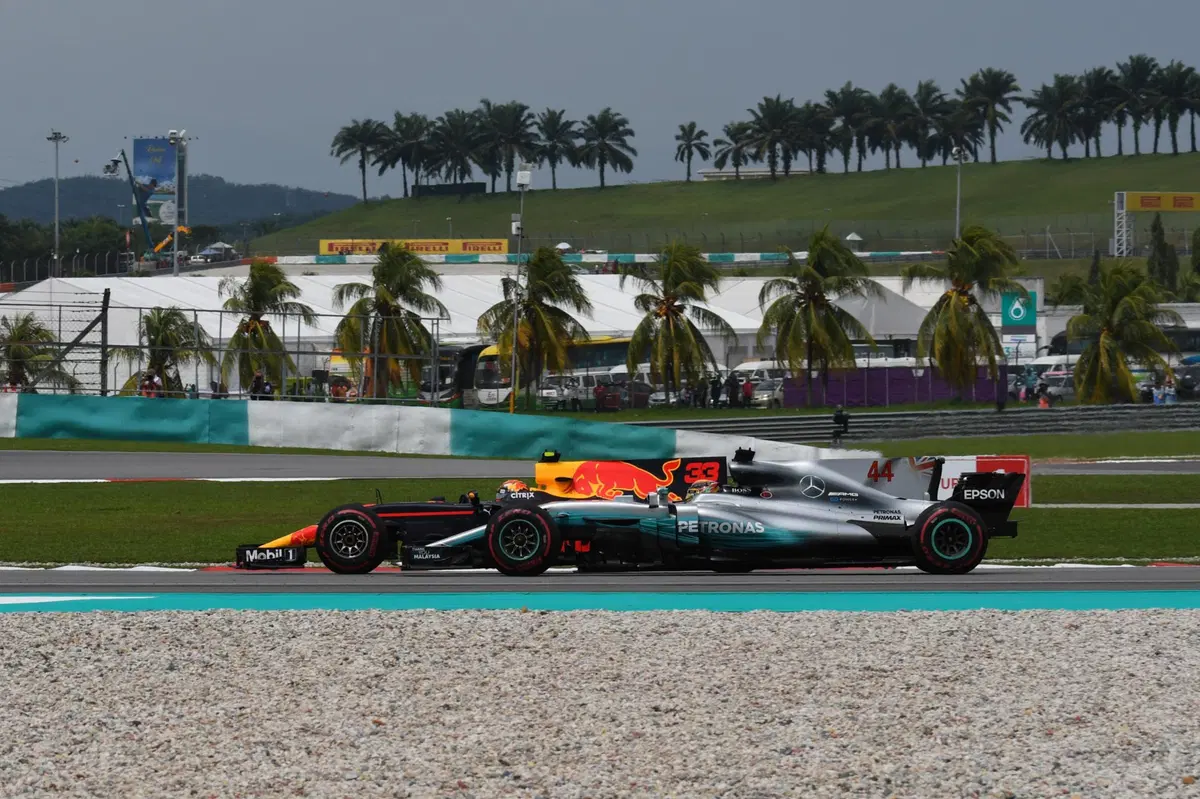 F1, GP Malesia 2017: vince Verstappen. Quarto Vettel (35)