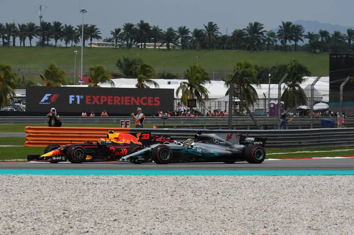 F1, GP Malesia 2017: vince Verstappen. Quarto Vettel (36)