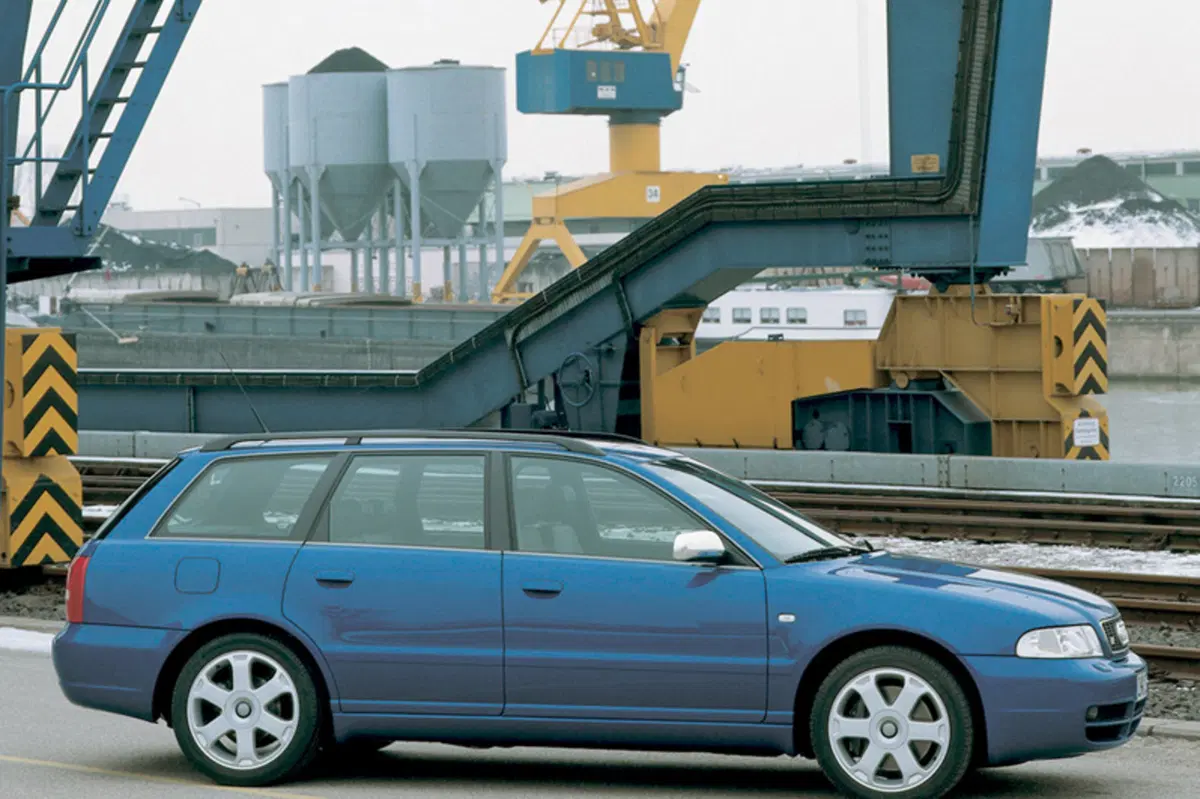 Audi S4 Avant (1997-01) (2)