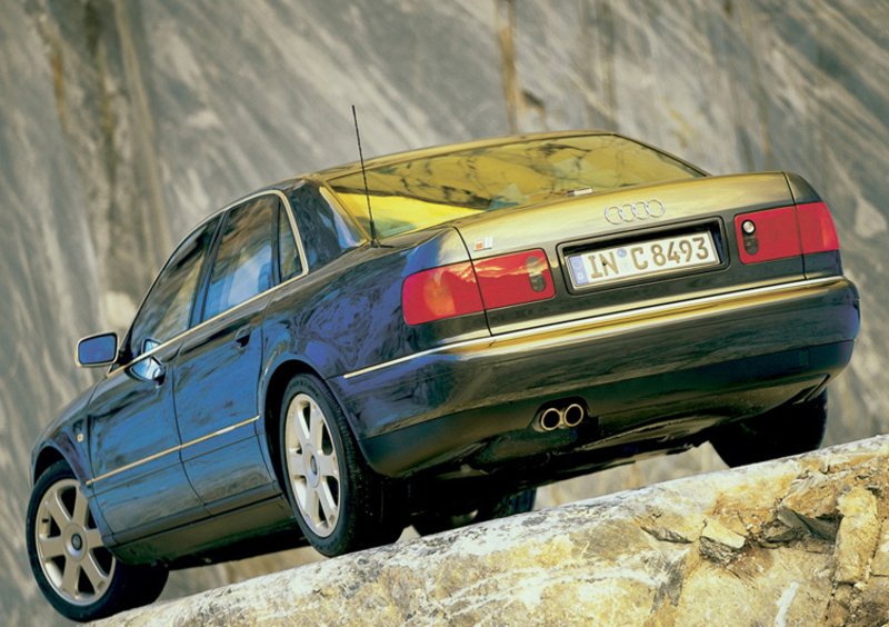 Audi S8 (1996-02) (2)