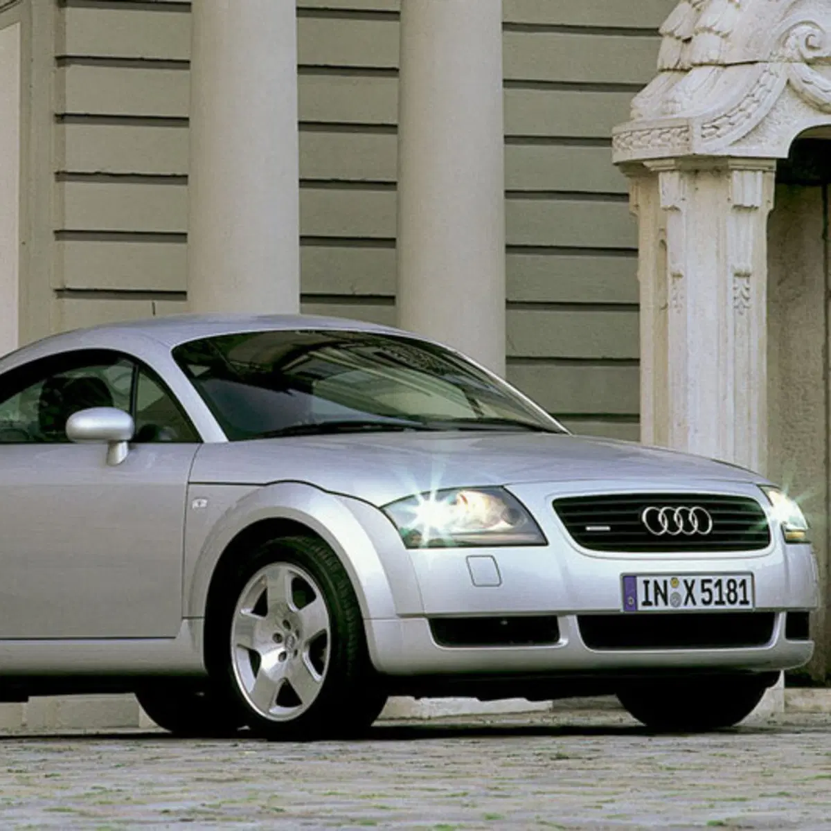 Audi TT Coup&eacute; (1998-06)