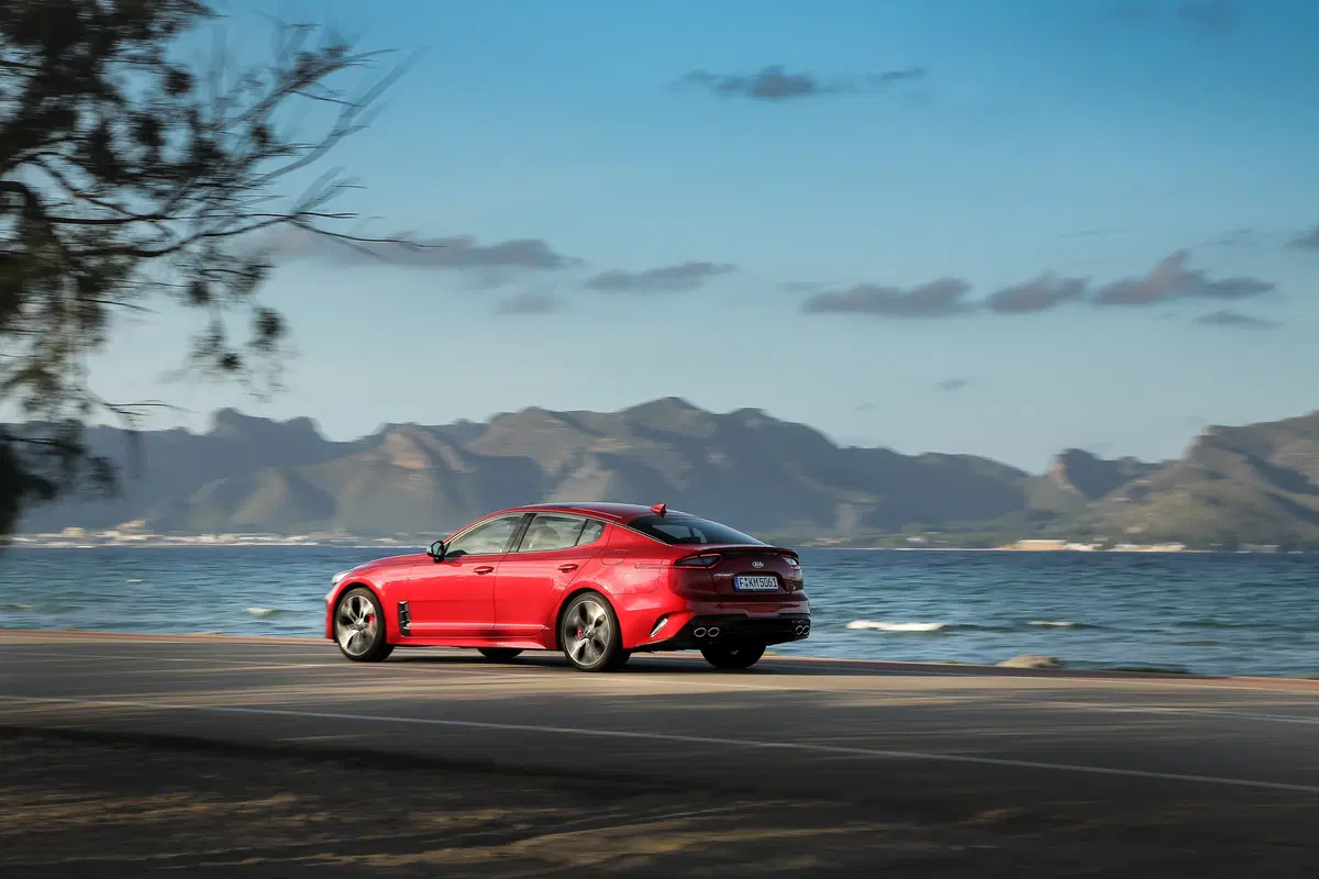Kia Stinger GT, a caccia grossa con la koreana V6 biturbo  (2)