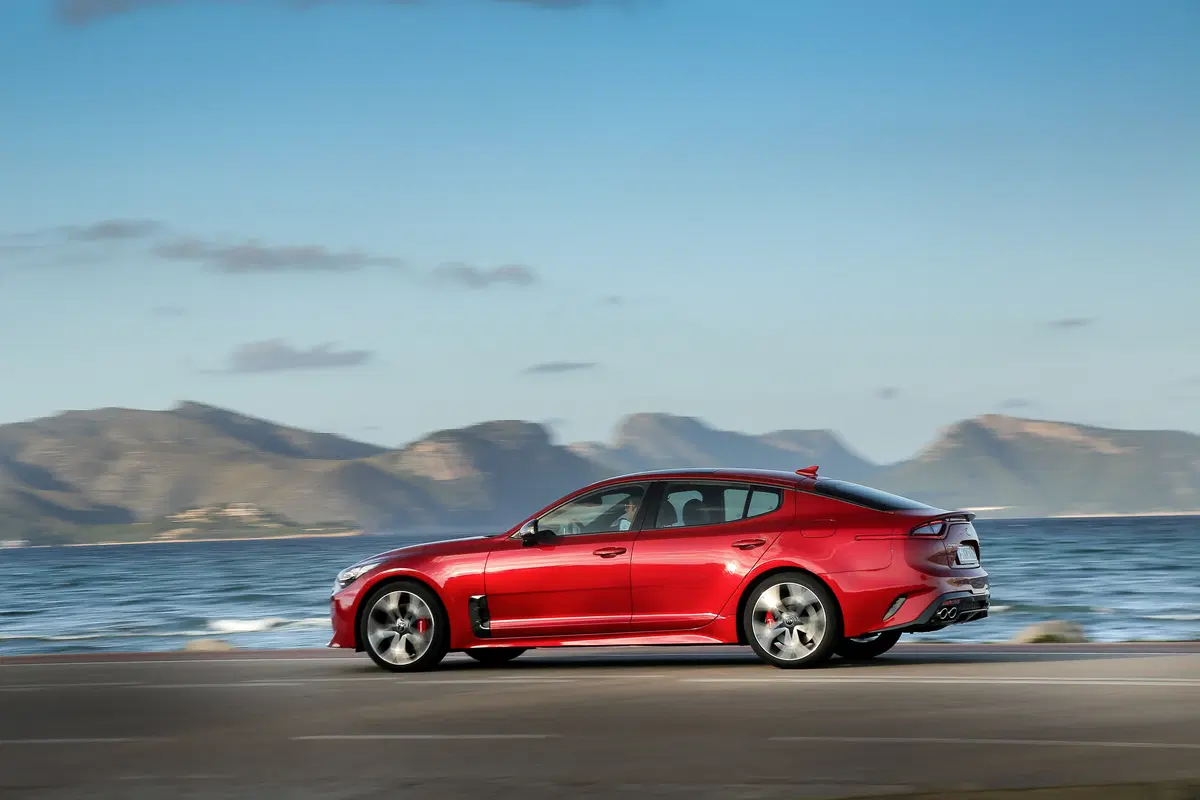 Kia Stinger GT, a caccia grossa con la koreana V6 biturbo  (3)
