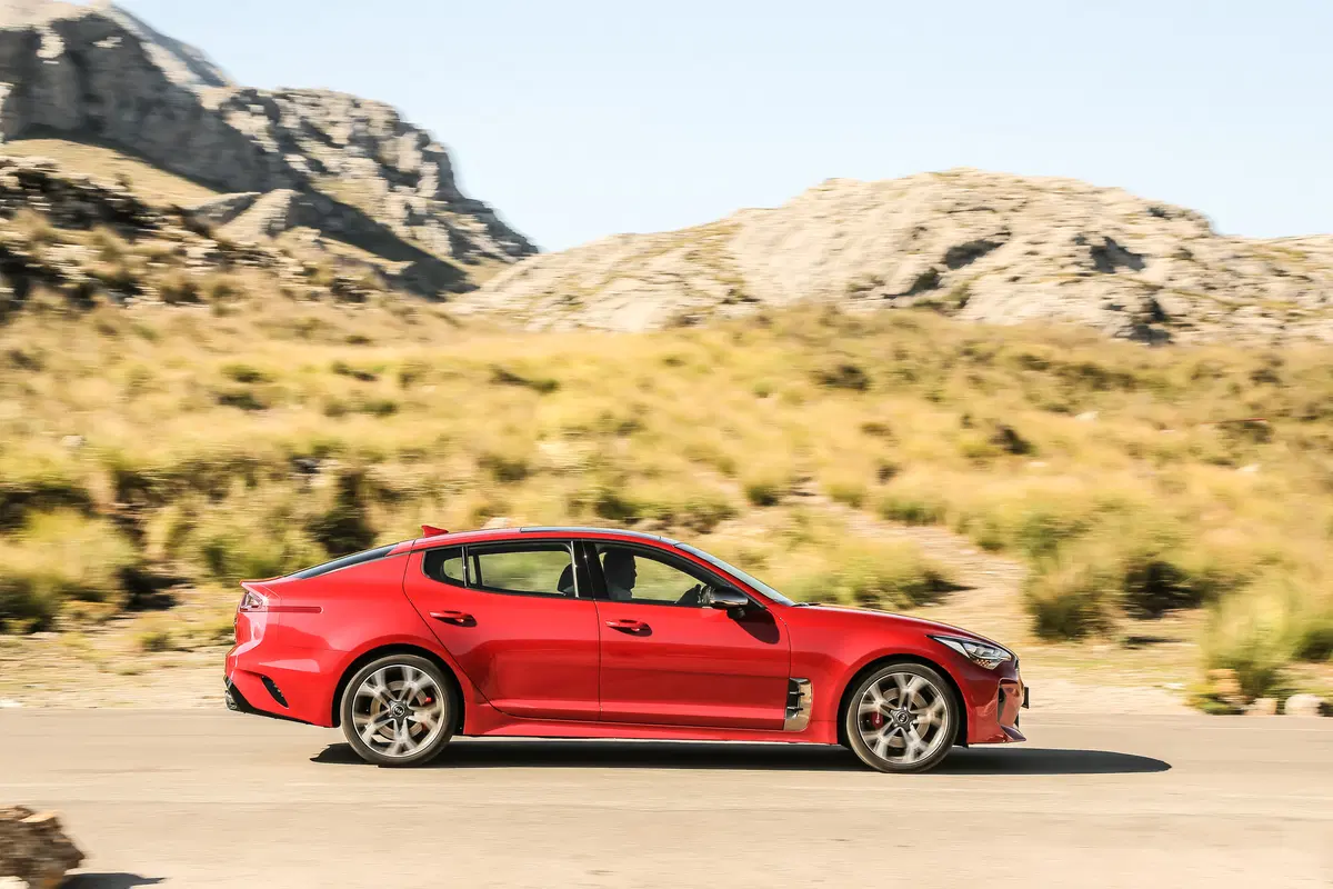 Kia Stinger GT, a caccia grossa con la koreana V6 biturbo  (4)