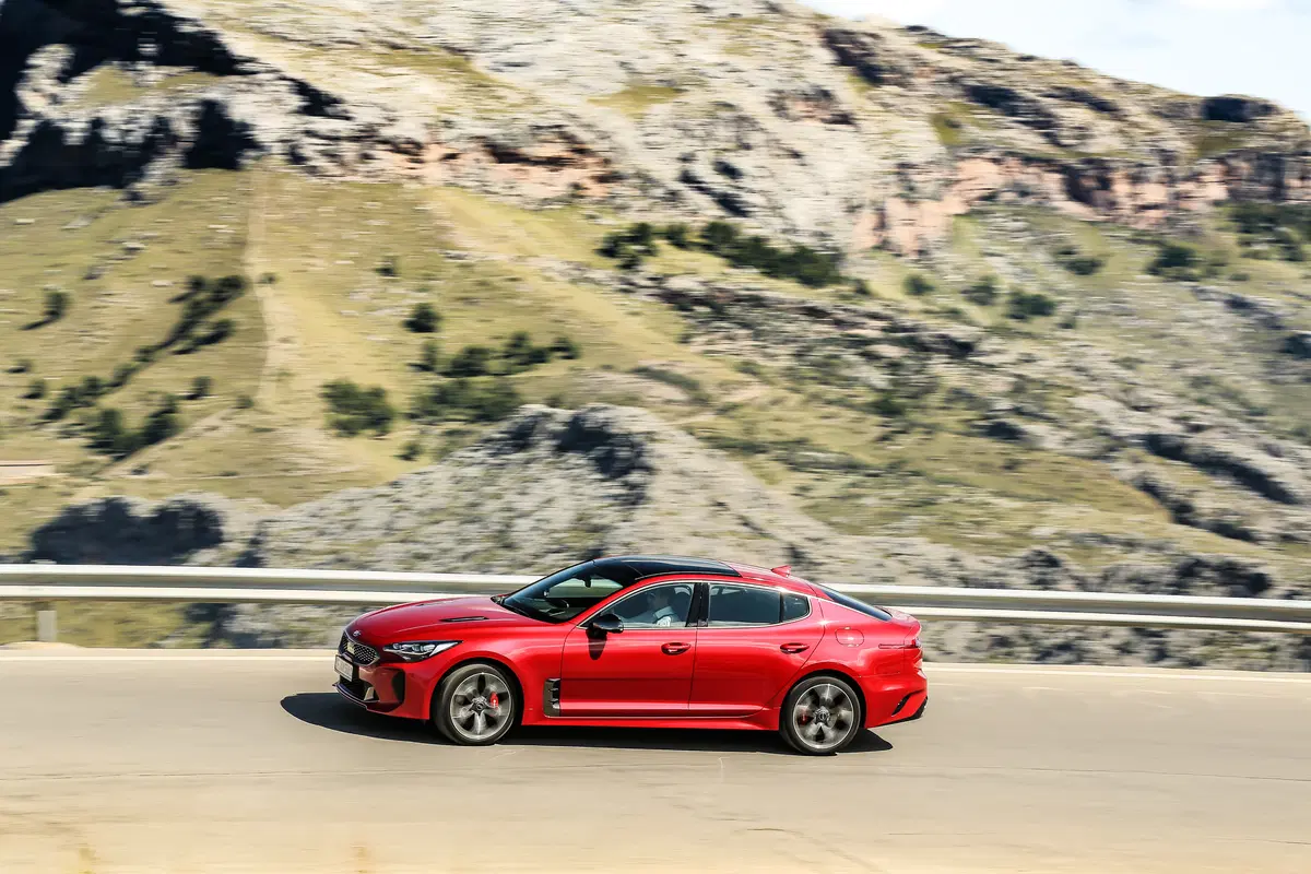 Kia Stinger GT, a caccia grossa con la koreana V6 biturbo  (6)