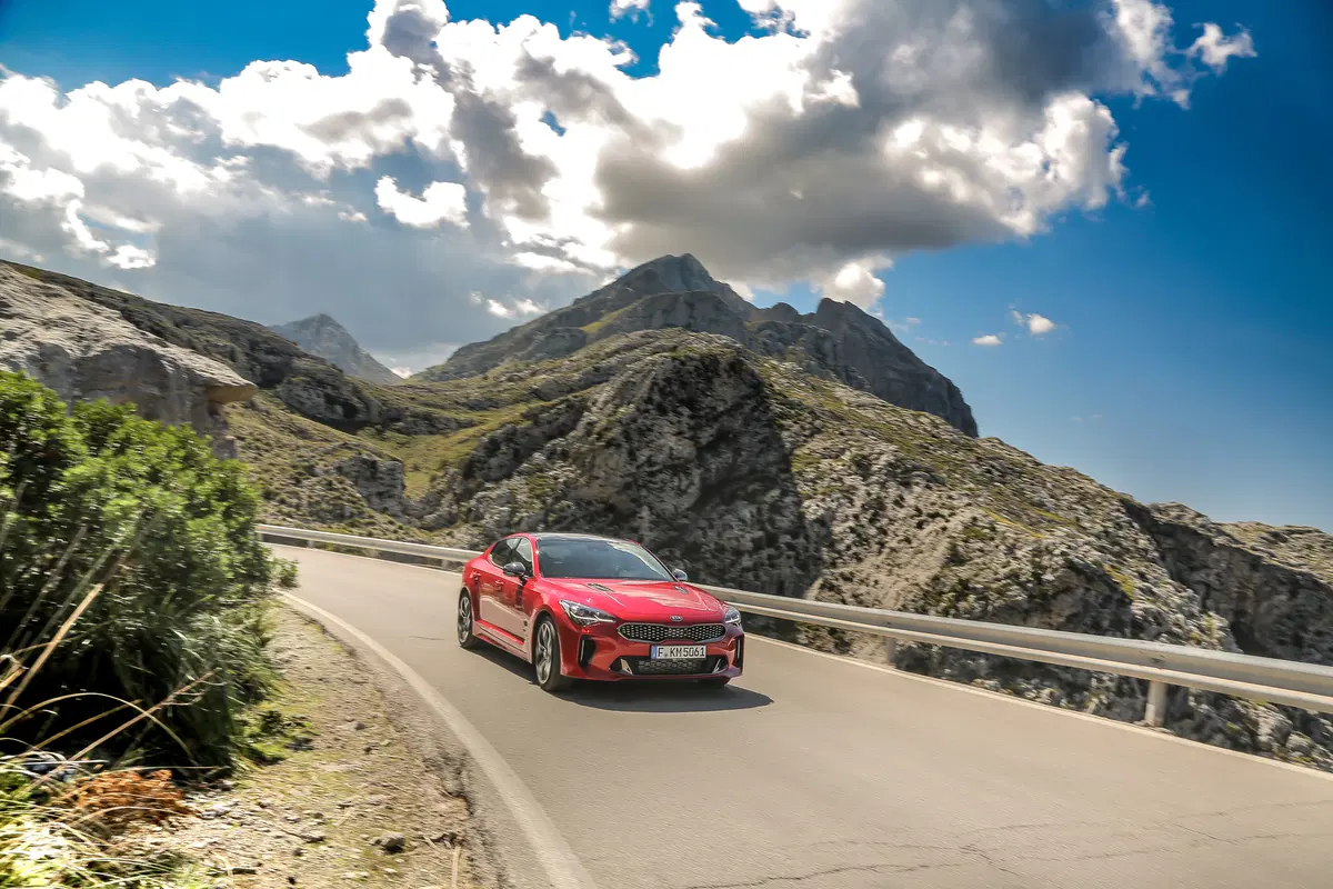 Kia Stinger GT, a caccia grossa con la koreana V6 biturbo  (5)