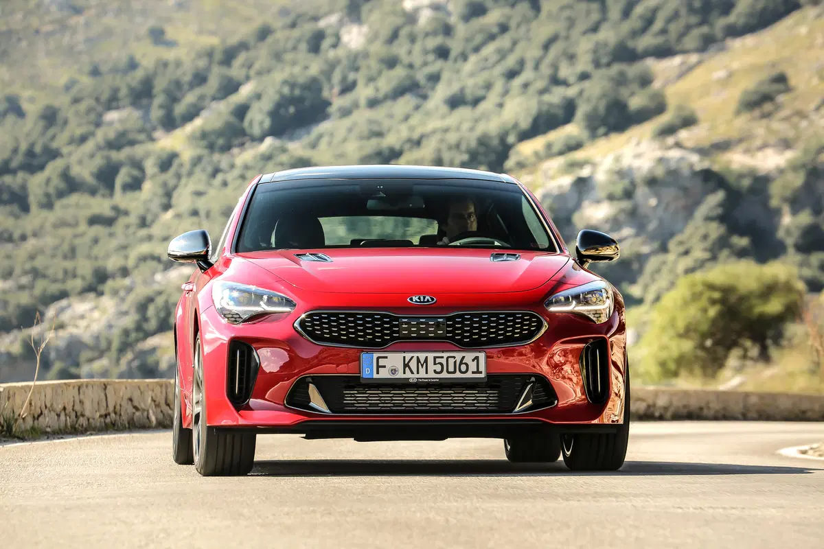 Kia Stinger GT, a caccia grossa con la koreana V6 biturbo  (7)