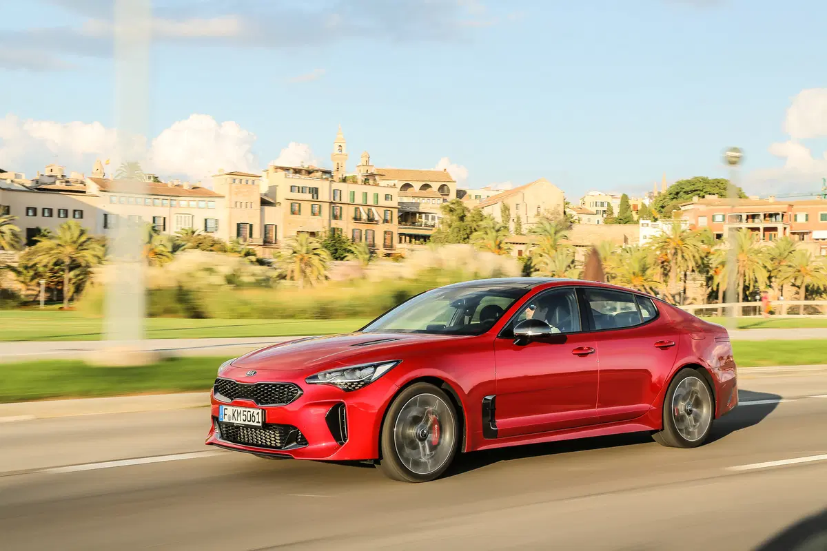 Kia Stinger GT, a caccia grossa con la koreana V6 biturbo  (8)