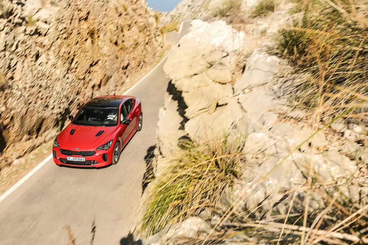 Kia Stinger GT, a caccia grossa con la koreana V6 biturbo  (12)