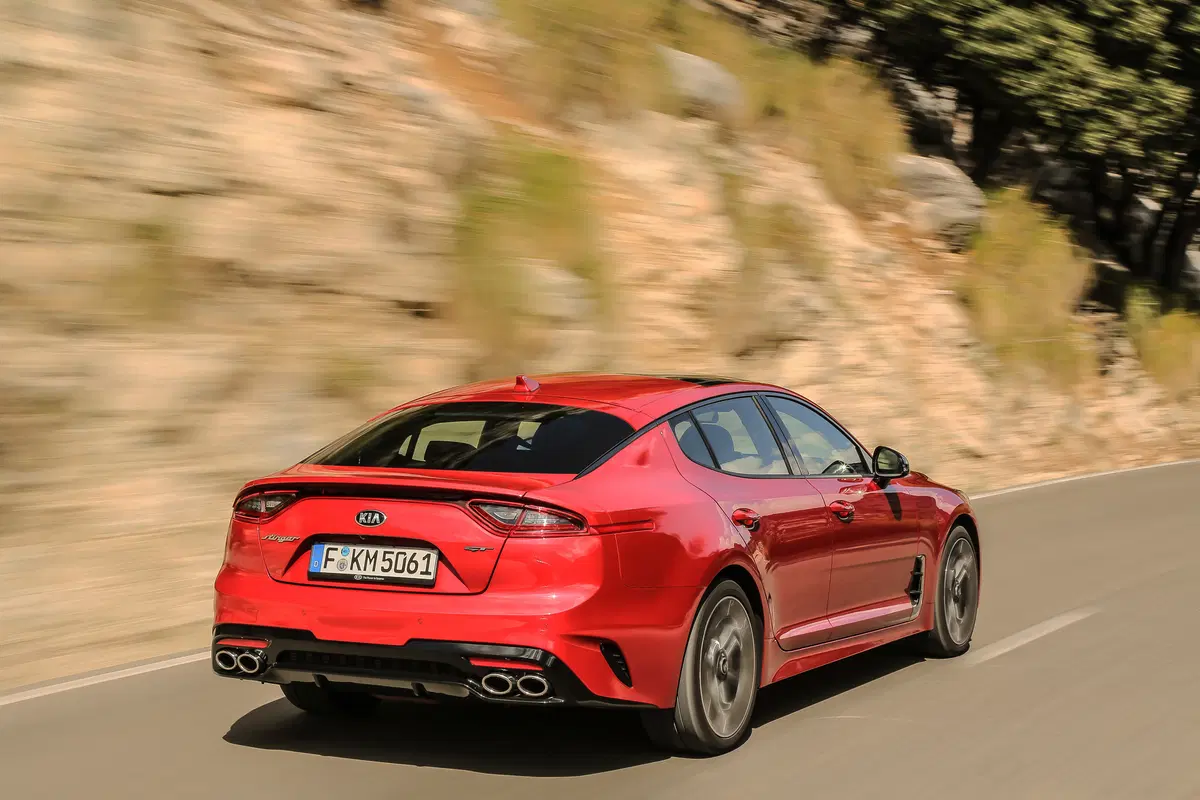 Kia Stinger GT, a caccia grossa con la koreana V6 biturbo  (9)