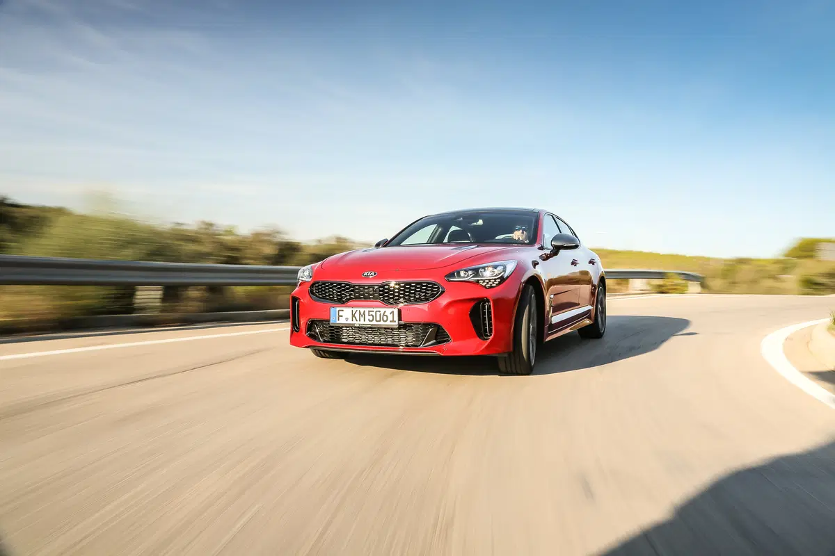 Kia Stinger GT, a caccia grossa con la koreana V6 biturbo  (14)