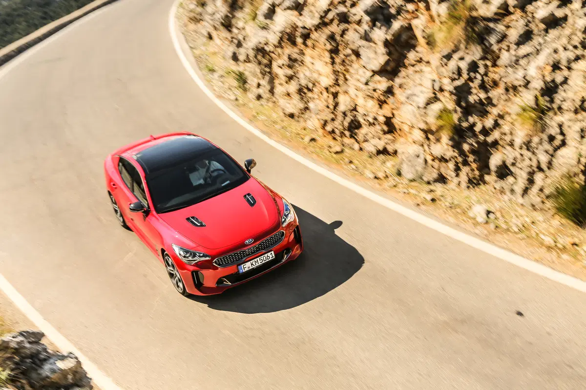 Kia Stinger GT, a caccia grossa con la koreana V6 biturbo  (13)