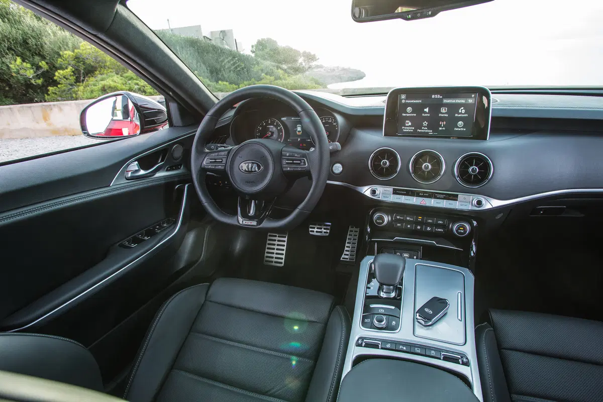 Kia Stinger GT, a caccia grossa con la koreana V6 biturbo  (20)