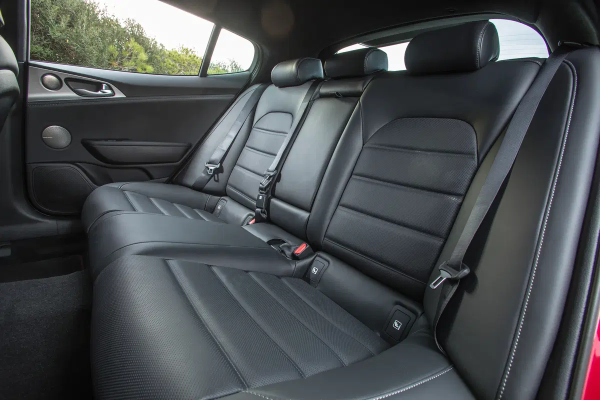 Kia Stinger GT, a caccia grossa con la koreana V6 biturbo  (19)