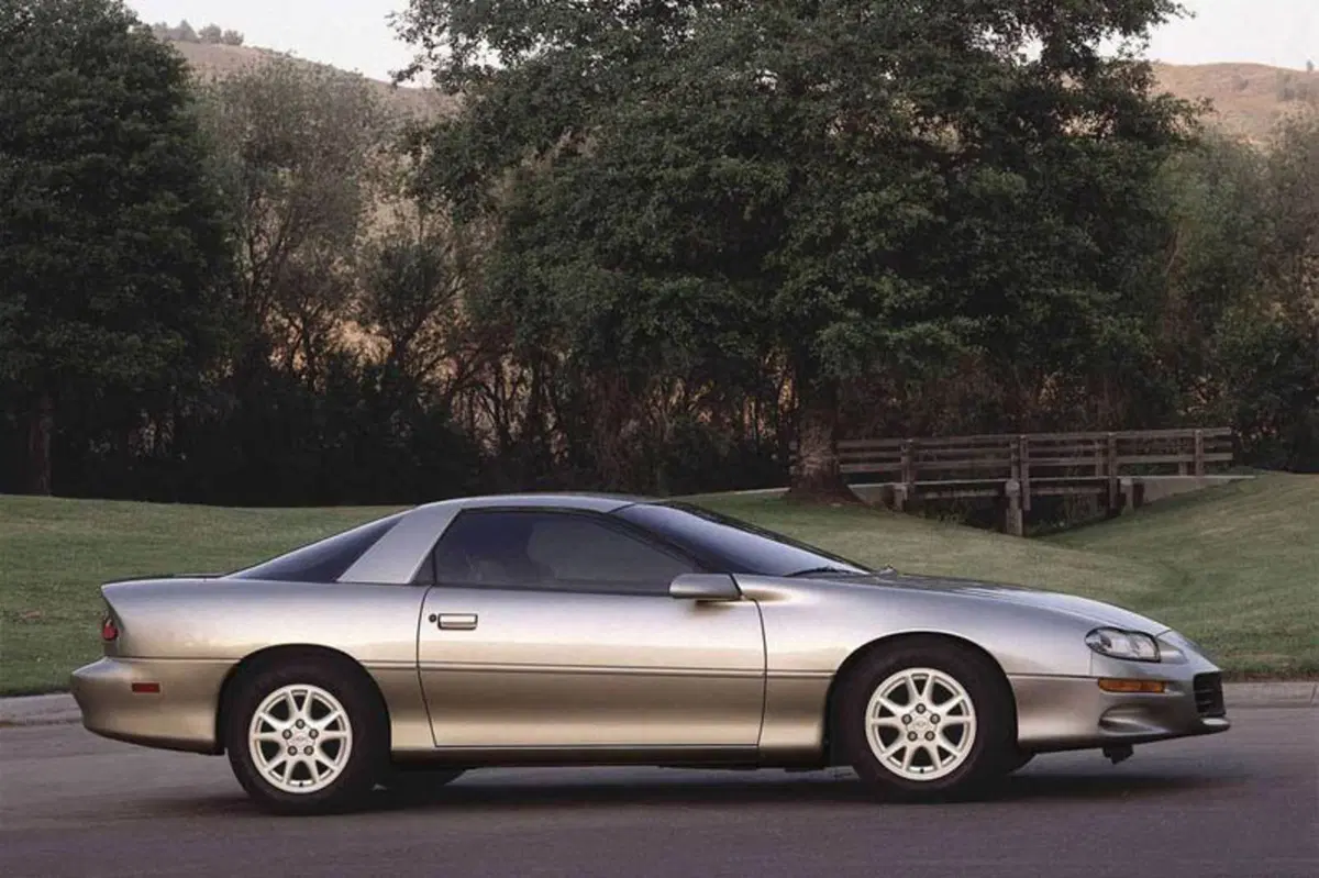Chevrolet Camaro Coupé (1998-02) (2)