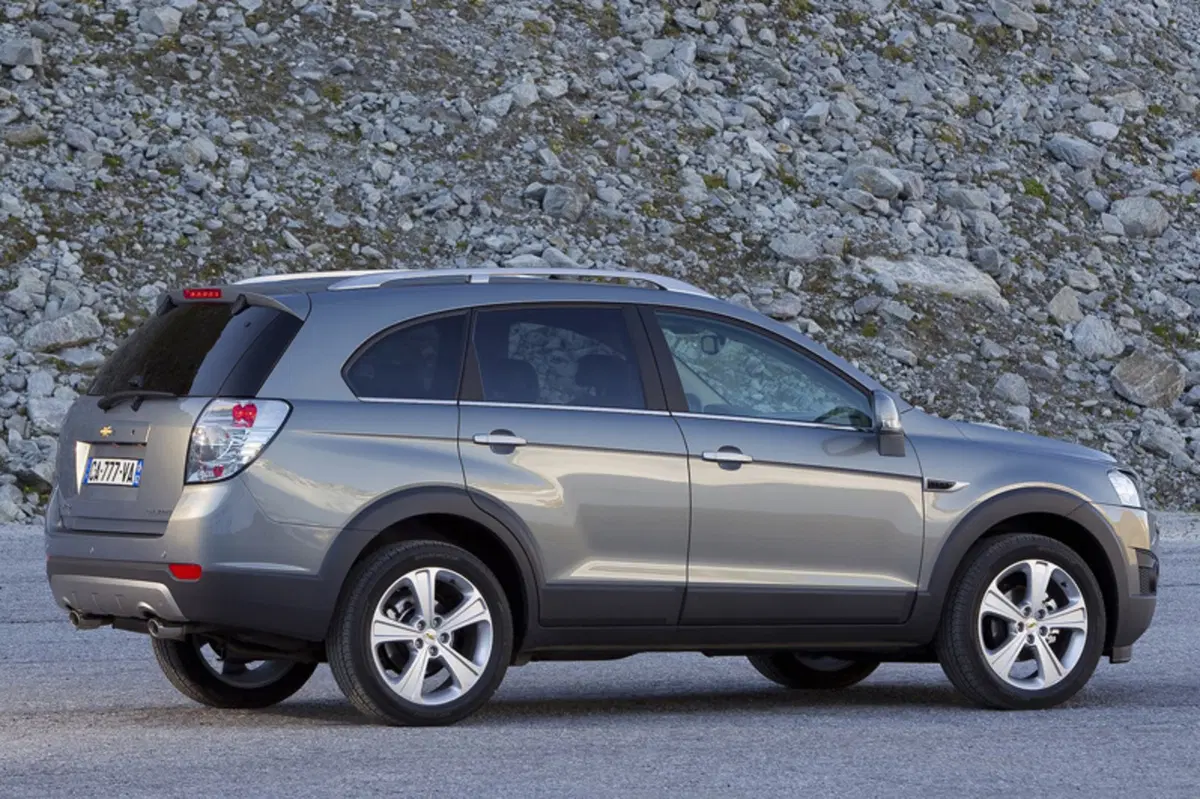 Chevrolet Captiva 2.0 VCDi LS (4)