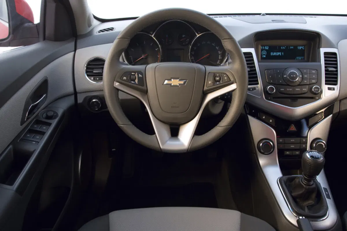 Chevrolet Cruze 1.8 5 porte LT GPL (5)