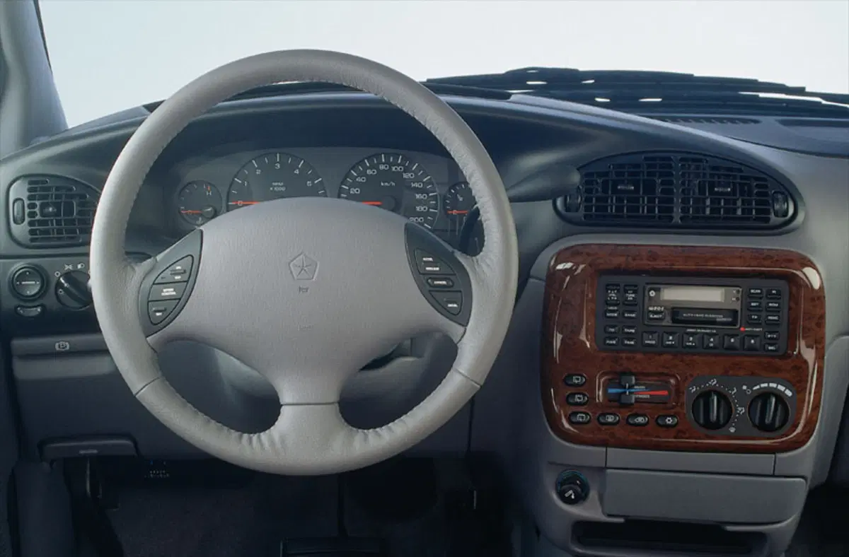 Chrysler Grand Voyager (1995-01) (4)