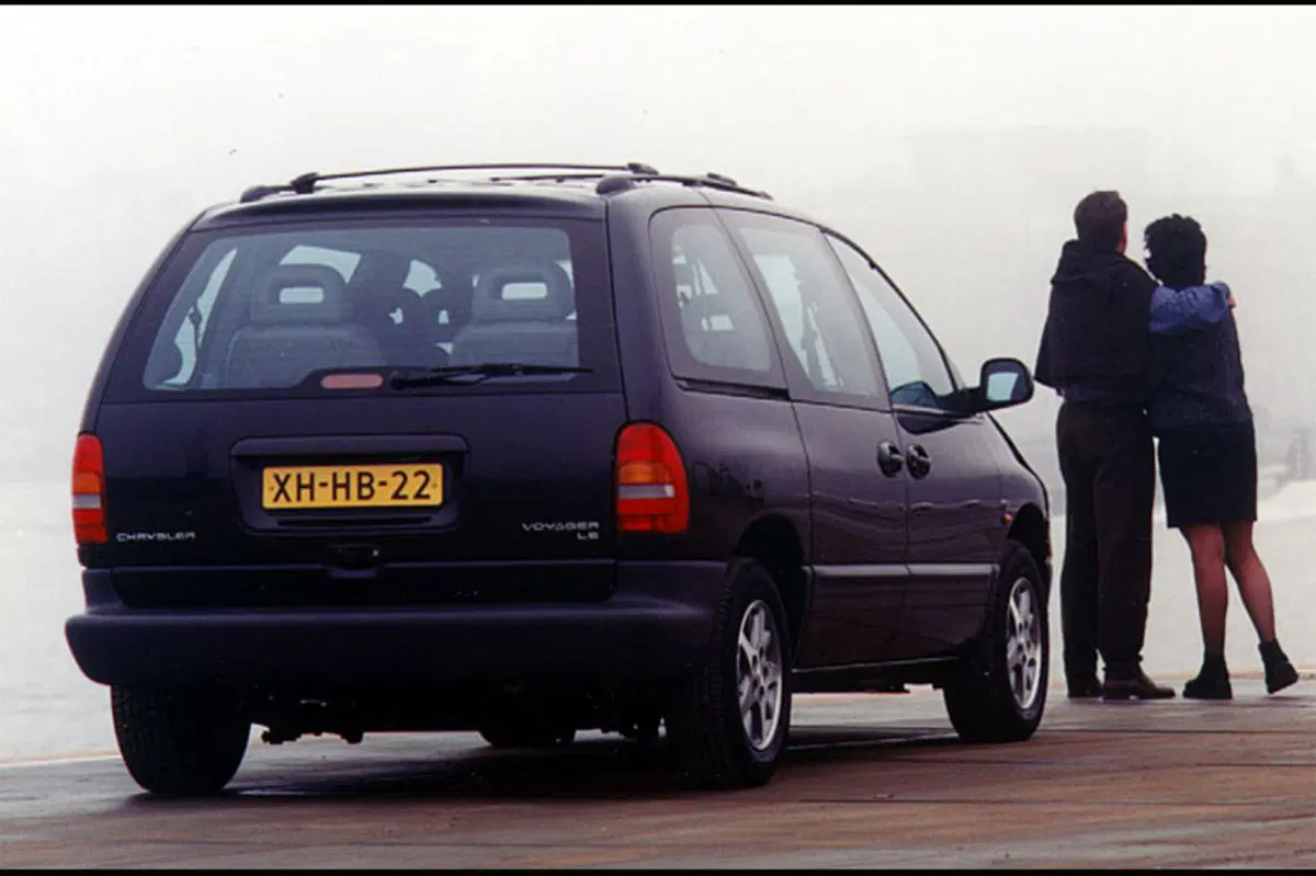 Chrysler Voyager (1995-01) (2)