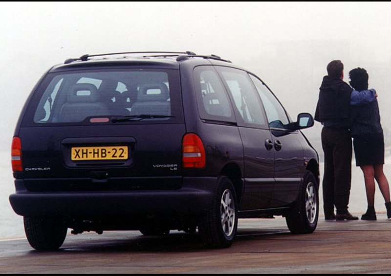 Chrysler Voyager (1995-01) (2)