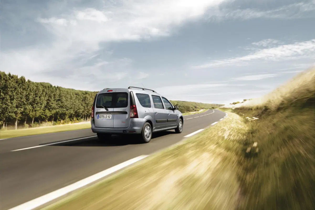 Dacia Logan (2008-12) (4)