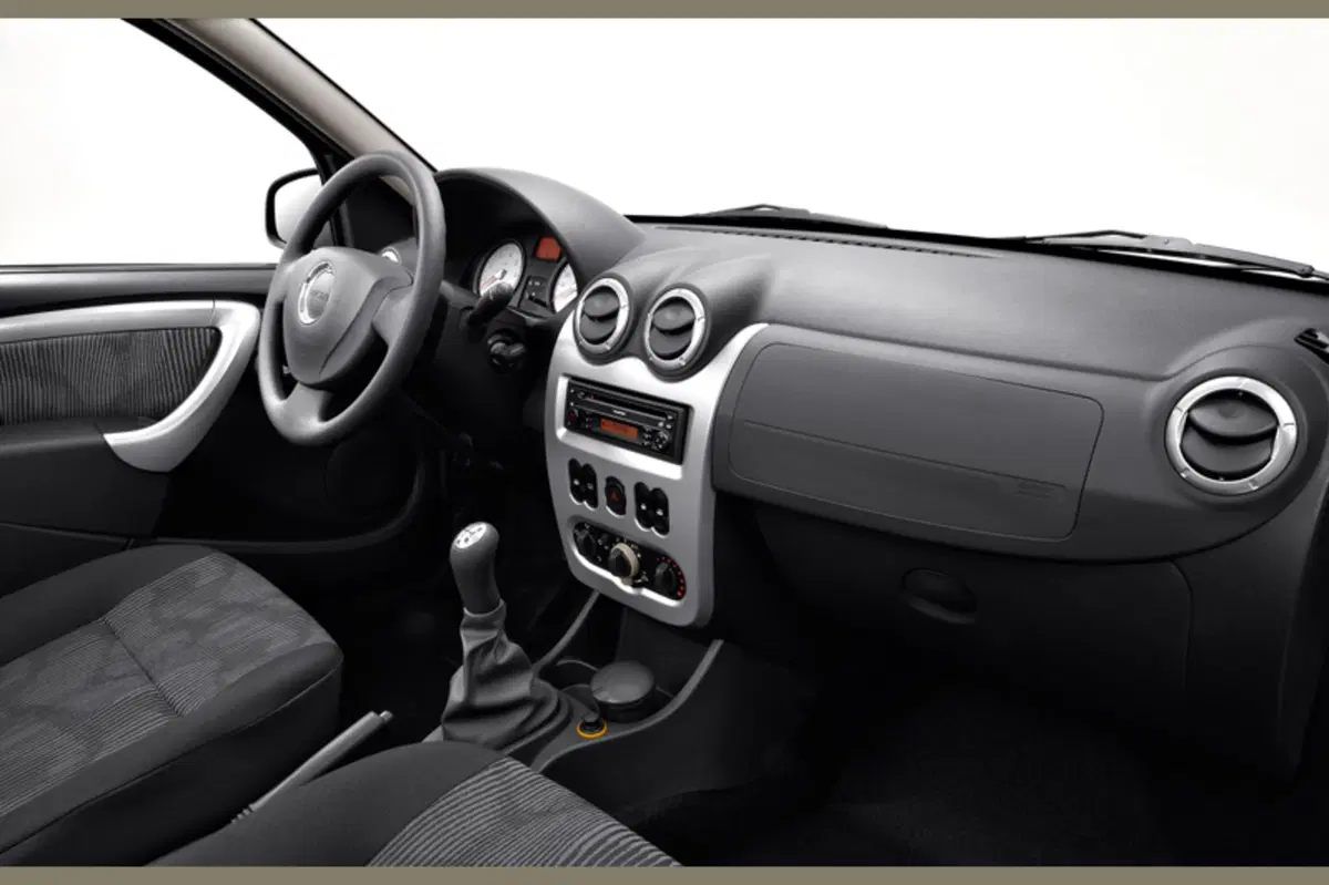 Dacia Logan (2008-12) (6)