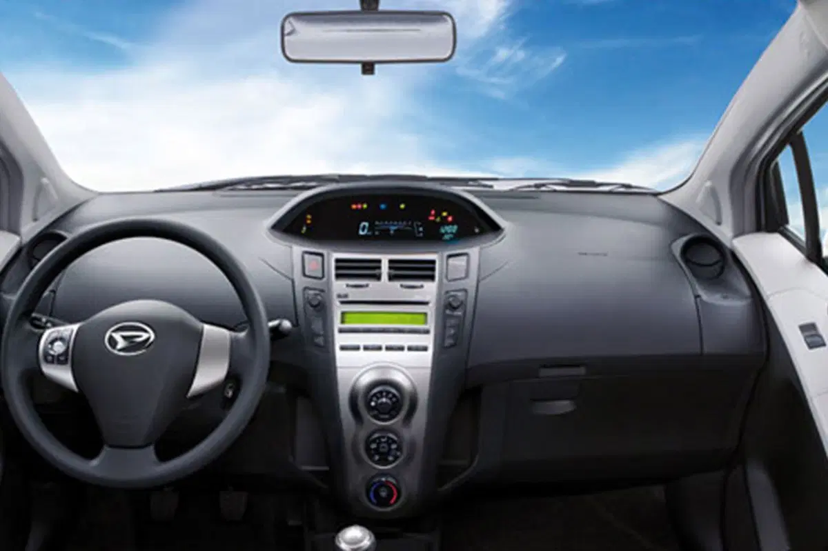 Daihatsu Charade (2011-13) (3)