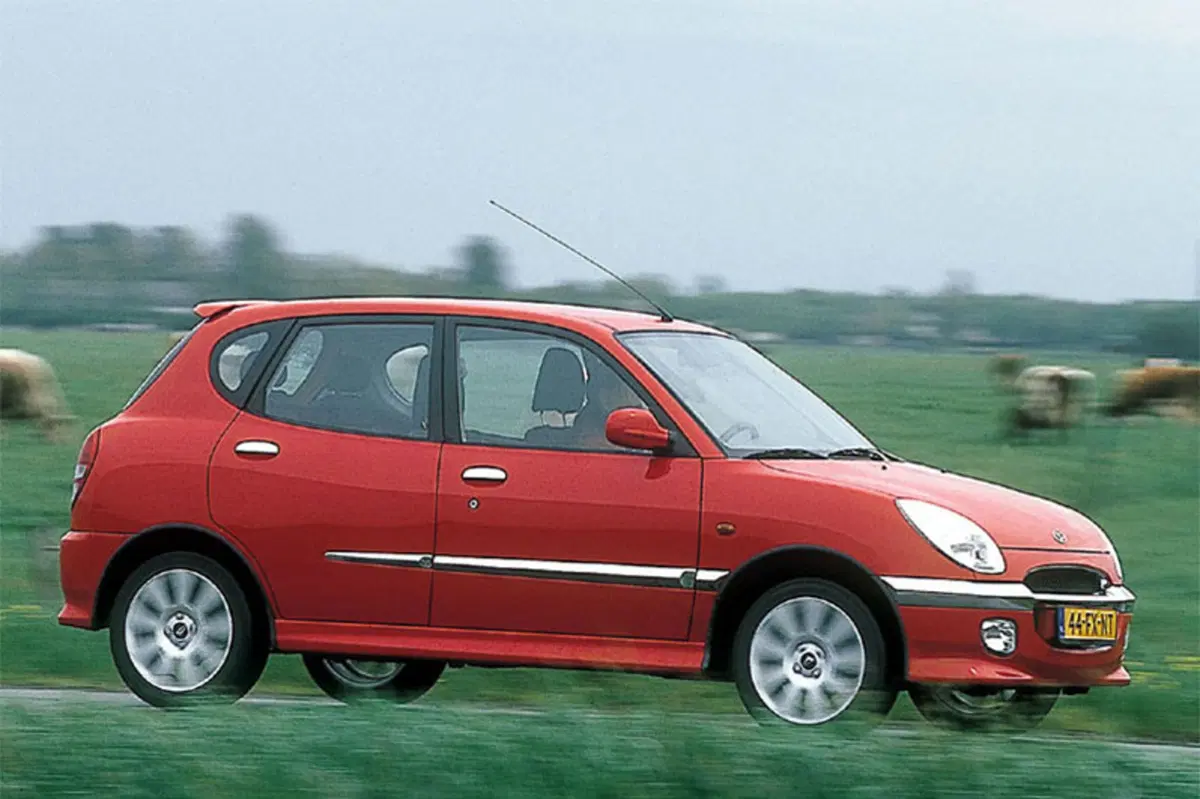 Daihatsu Sirion 1.3i 16V cat 4WD CX (5)