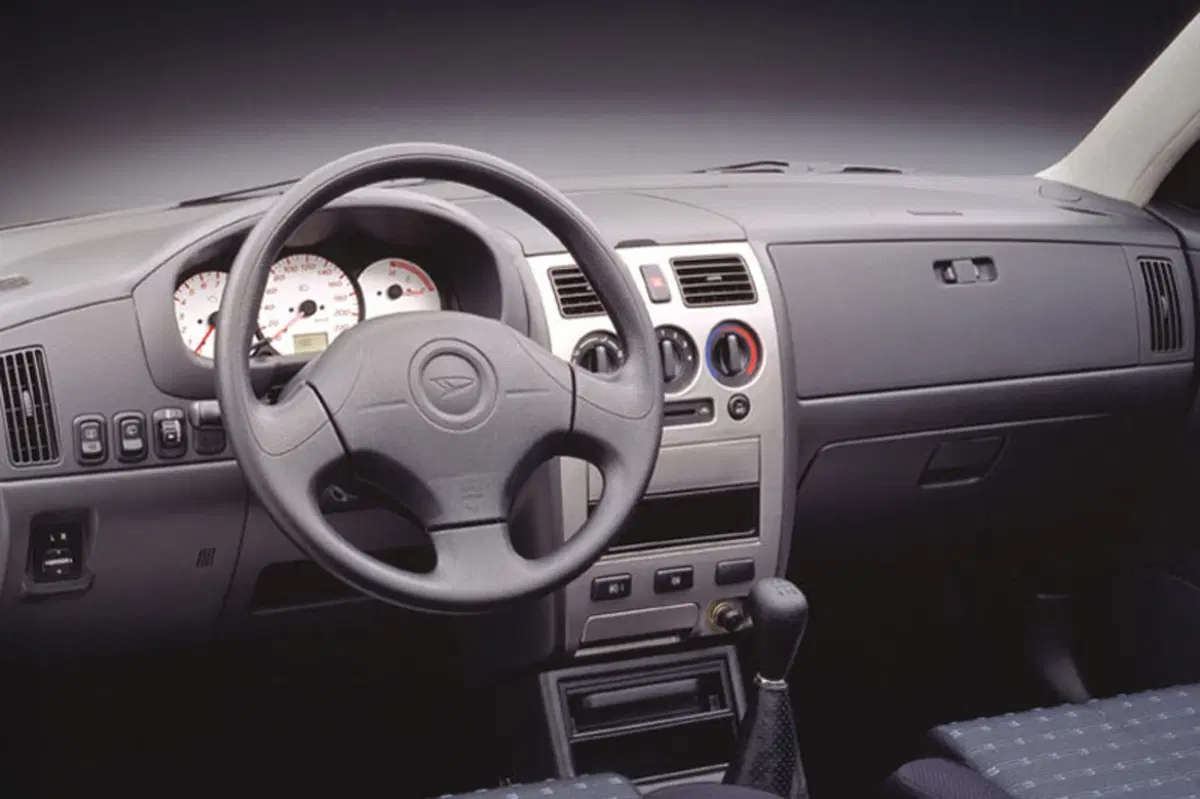 Daihatsu Sirion 1.3i 16V cat 4WD CX (6)