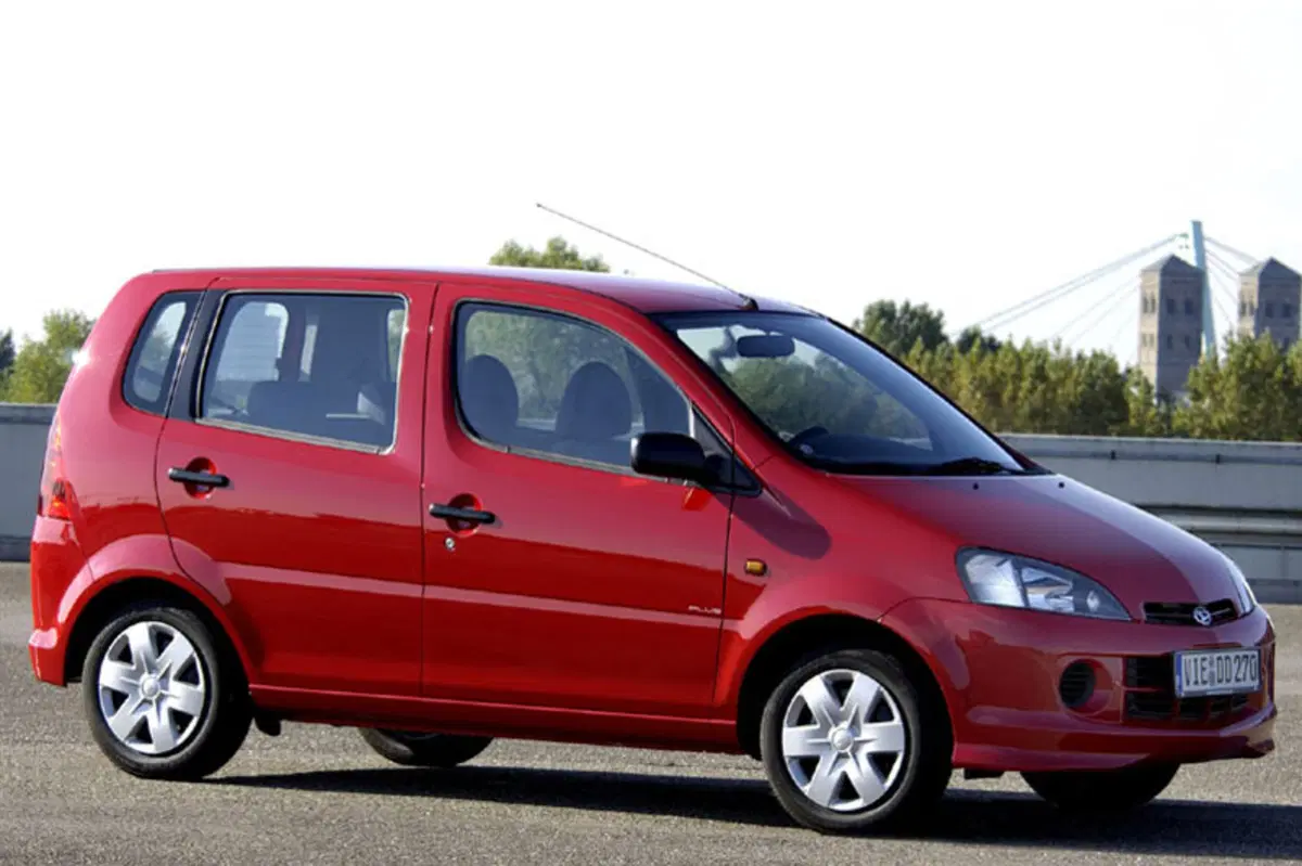 Daihatsu YRV (2000-05) (2)