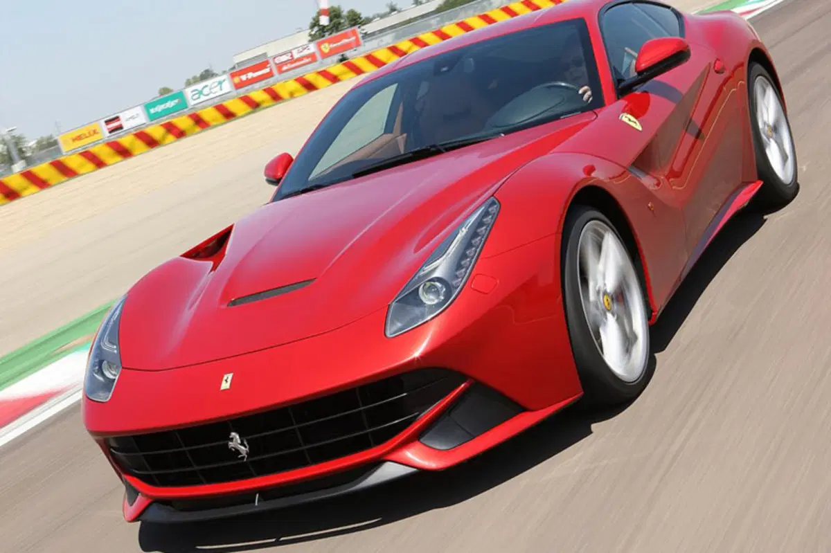 Ferrari F12 Coupé F12berlinetta (4)