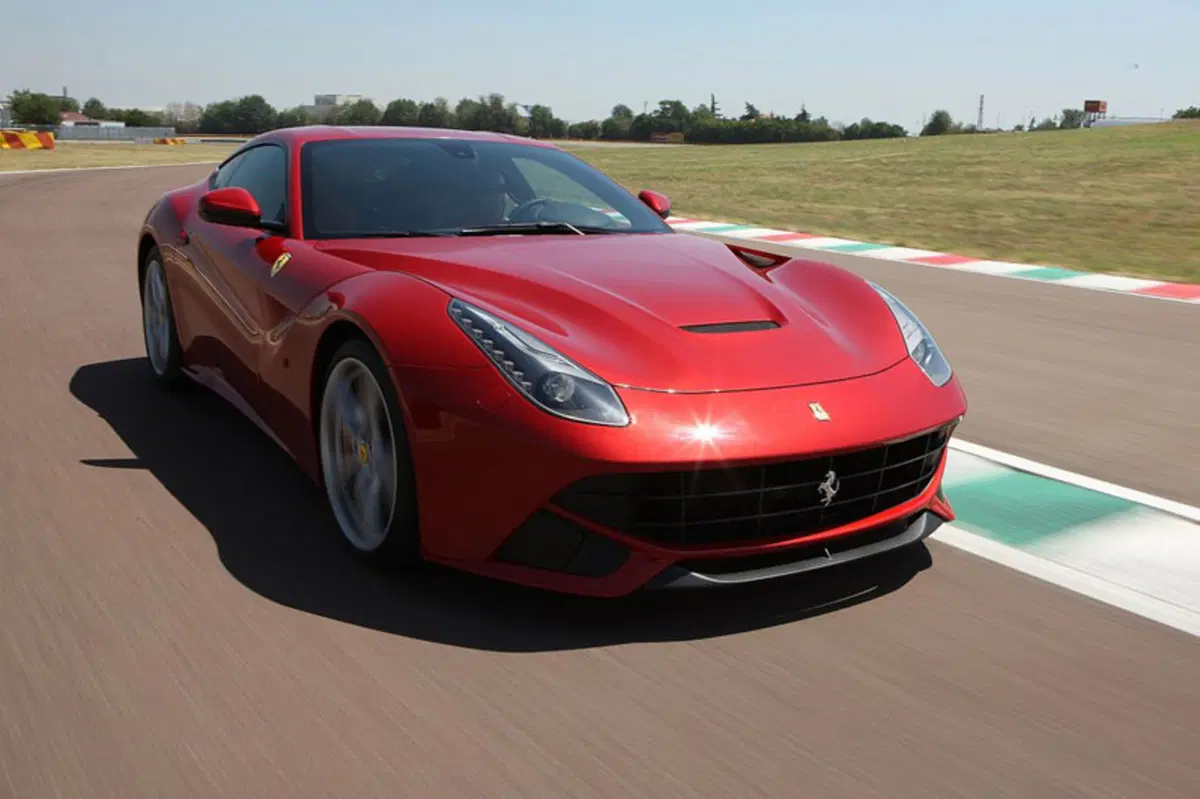 Ferrari F12 Coupé F12berlinetta (8)