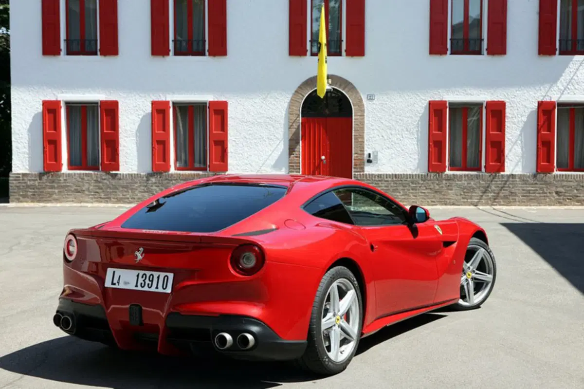 Ferrari F12 Coupé F12berlinetta (19)