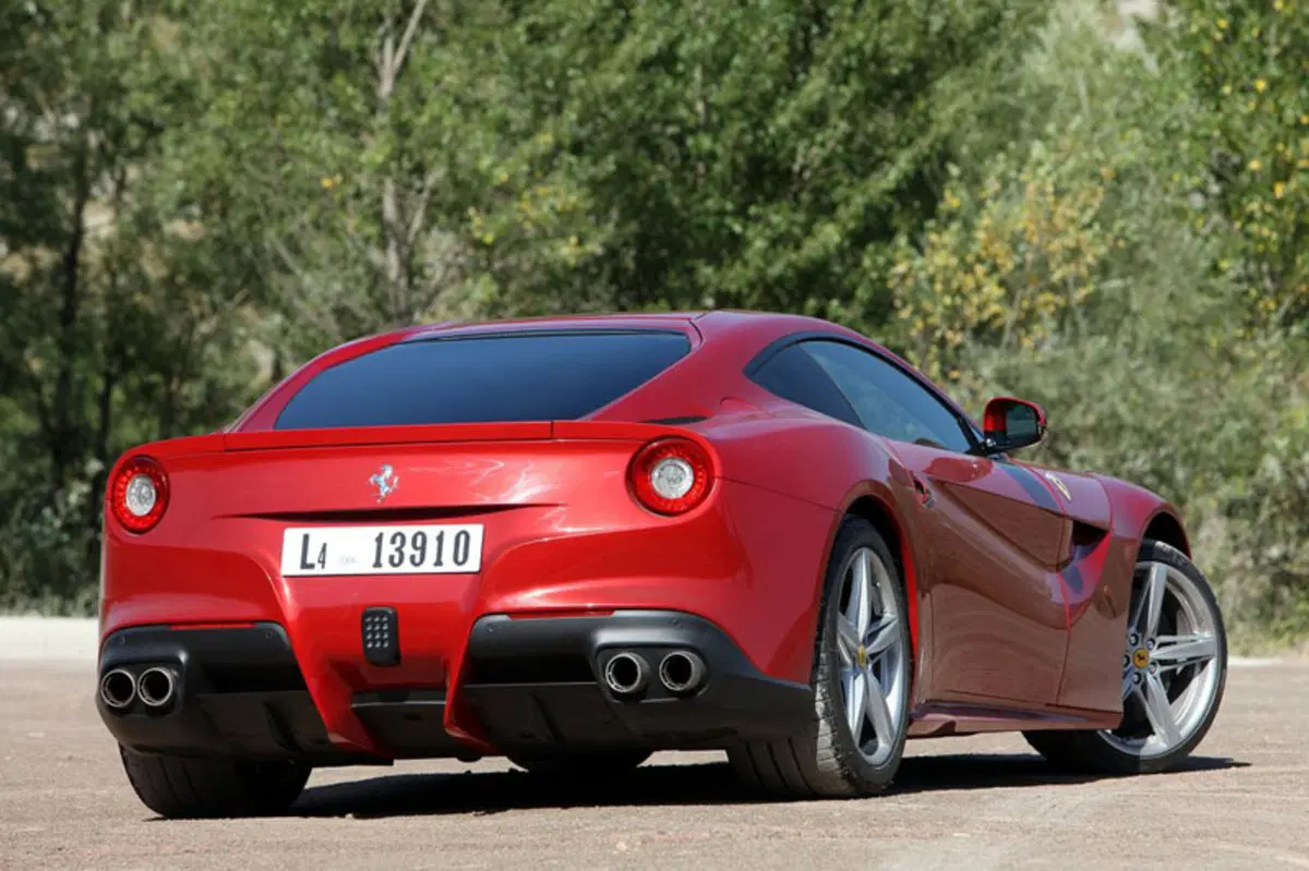 Ferrari F12 Coupé F12berlinetta (20)