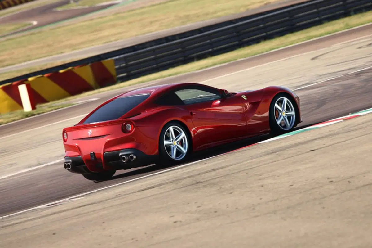 Ferrari F12 Coupé F12berlinetta (22)