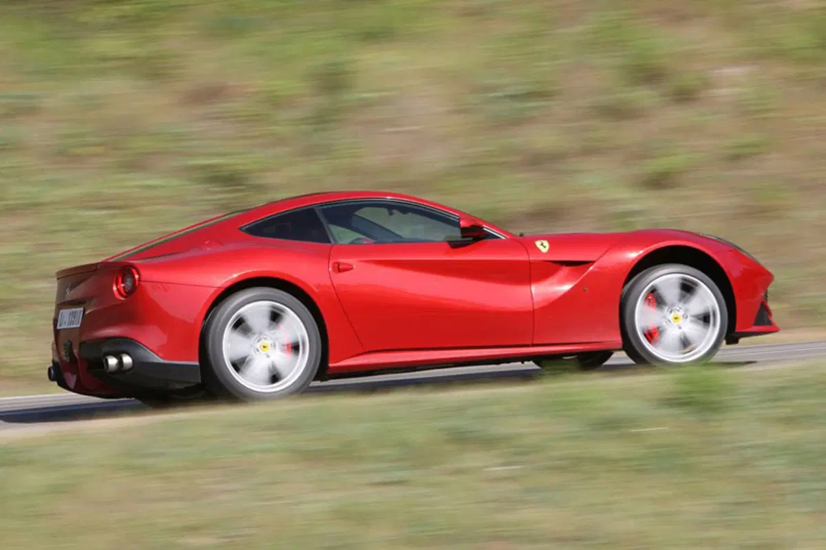 Ferrari F12 Coupé F12berlinetta (24)