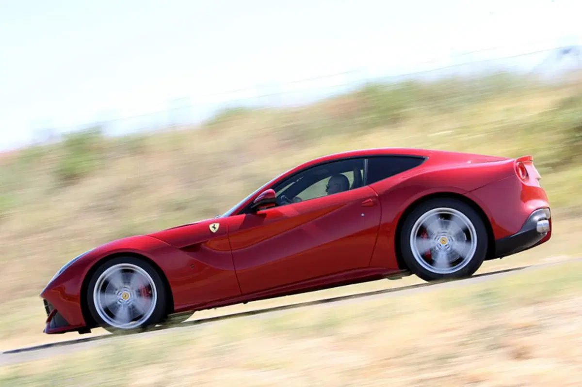 Ferrari F12 Coupé F12berlinetta (25)