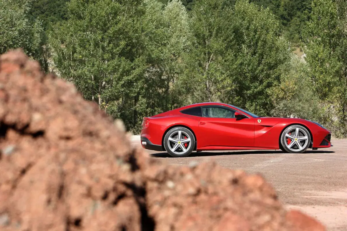 Ferrari F12 Coupé F12berlinetta (27)