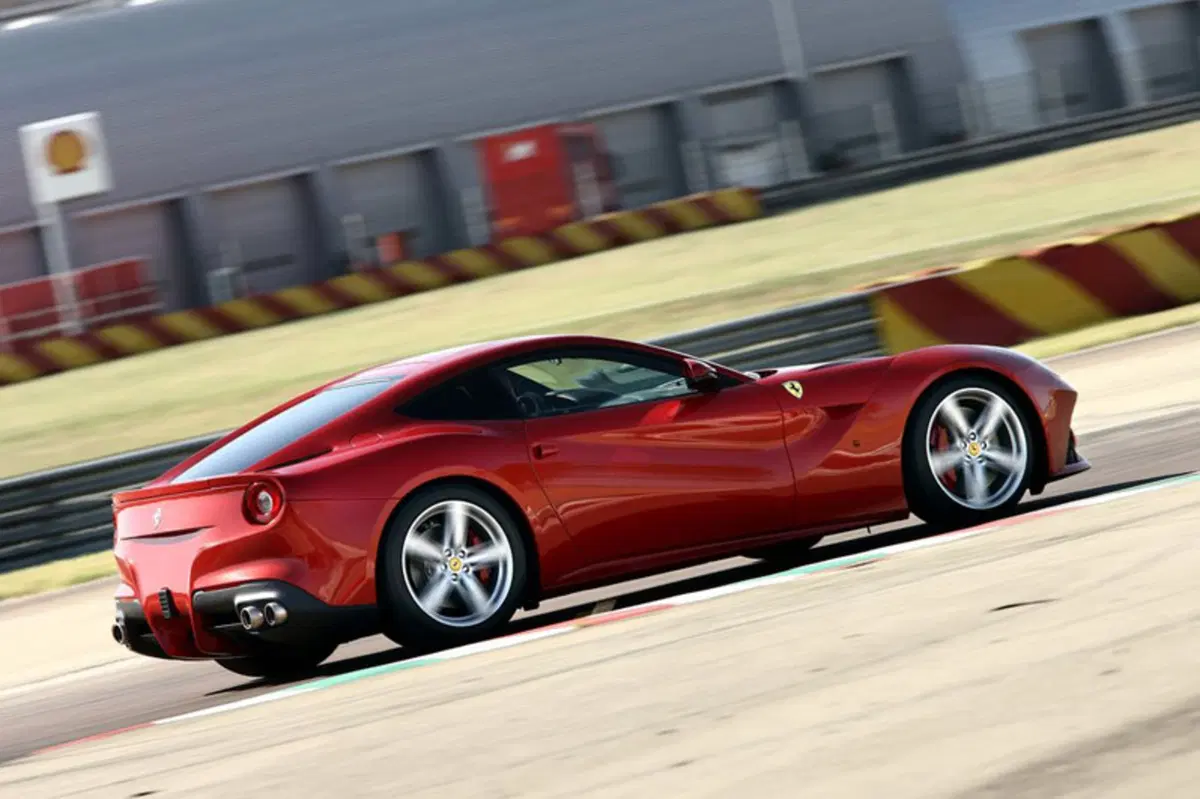Ferrari F12 Coupé F12berlinetta (28)